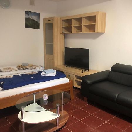 קרלובי וארי Penzion Duong Apartments מראה חיצוני תמונה