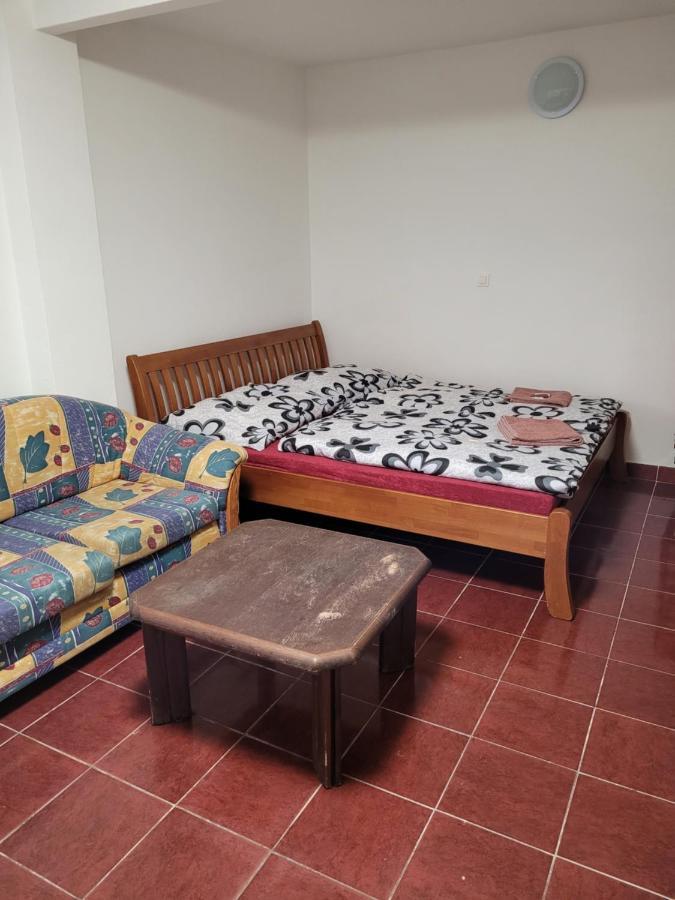 קרלובי וארי Penzion Duong Apartments מראה חיצוני תמונה