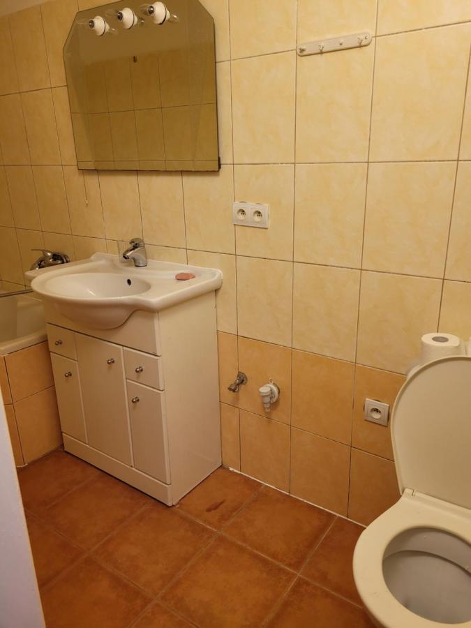 קרלובי וארי Penzion Duong Apartments מראה חיצוני תמונה