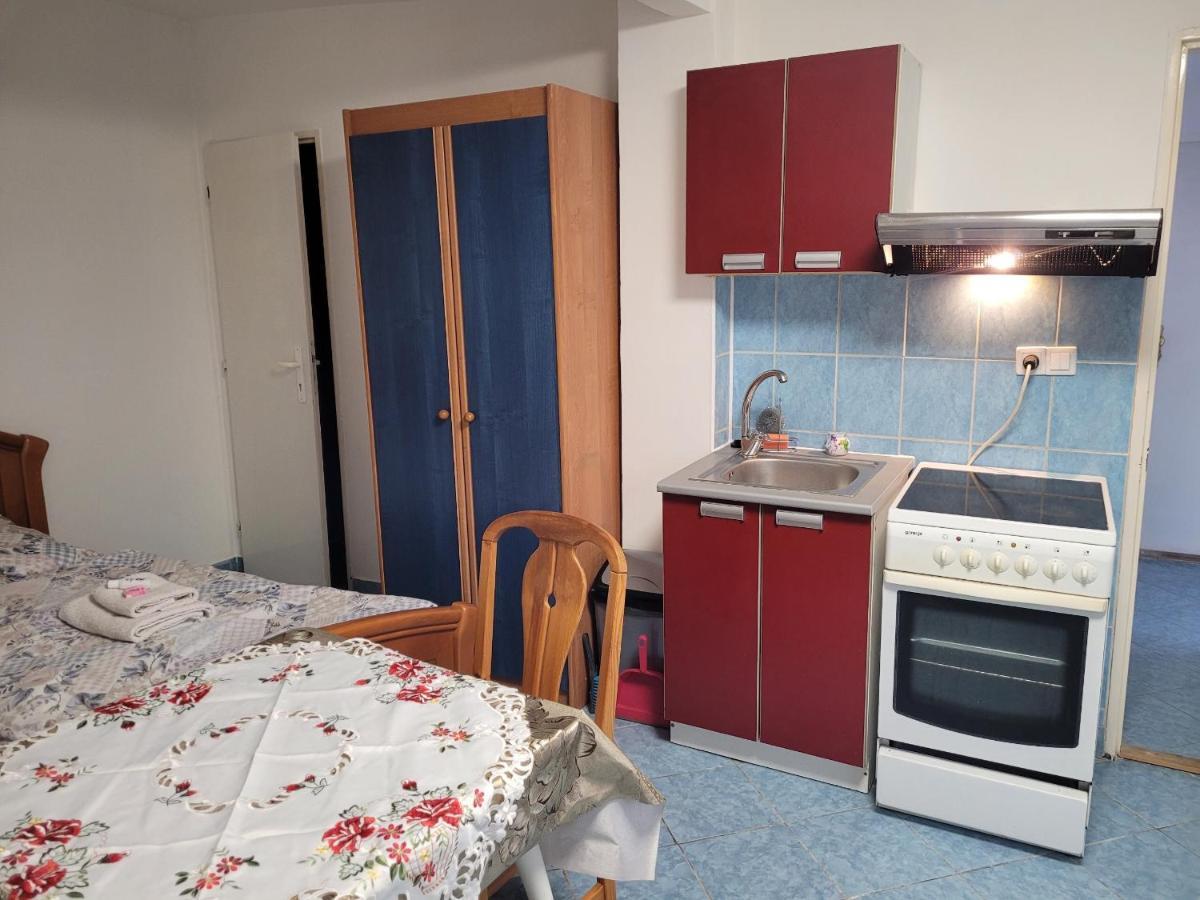 קרלובי וארי Penzion Duong Apartments מראה חיצוני תמונה