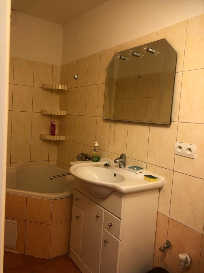 קרלובי וארי Penzion Duong Apartments מראה חיצוני תמונה