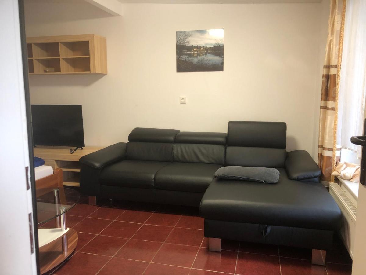 קרלובי וארי Penzion Duong Apartments מראה חיצוני תמונה